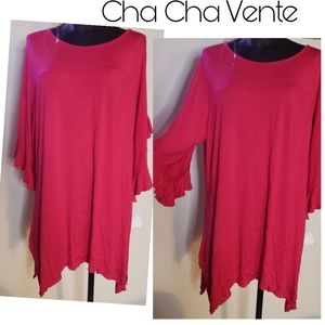 Cha Cha Vente red bell sleeve high/low top. Sz 2x