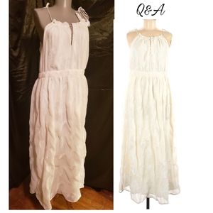 Q&A embroidered leaf goddess dress.  Sz Med