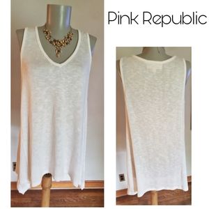 Pink Republic vneck top. Sz XL