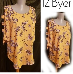 IZ Byer floral cold shoulder top.  Sz Lrg