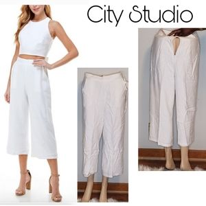 City Studio white lined crop pants. Sz 7. New