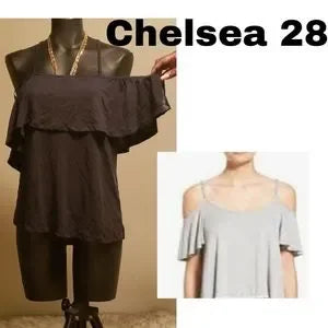 Chelsea28 cold shoulder top. Sz Sm