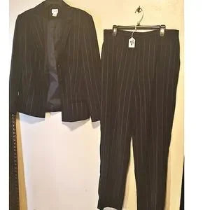 Liz Baker navy blue pinstripe pantsuit.  Sz 16.  Jacket/slacks