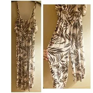 Lush tropical print jumpsuit.  Sz Sm