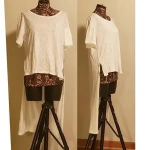Mavonie high/low tee shirt.  Sz Sm