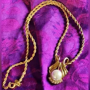 Vintage Premier Design pearl/ diamond pendant necklace.  Rope chain.