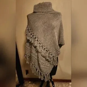 Steve madden Heather gray poncho.  One size.  Fits up to Sz 18.