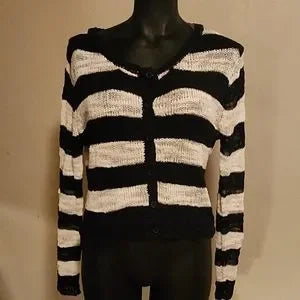 Oh MG black/white open knit crop top.  Sz XL