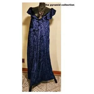 The Pyramid Collection velvet maxi dress.   Sz Lrg. New