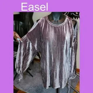 Easel velvet cold shoulder top. Sz  Sm