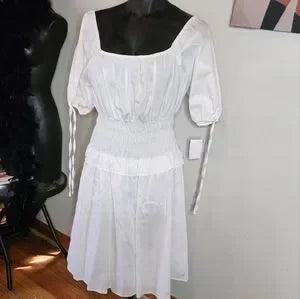 Everleigh white peasant dress.  Sz Med. New.