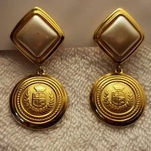 Vintage Liz Claiborne clip on earrings.